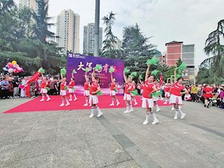 “悦彩人生”广场舞大赛开赛