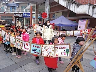 南山幼儿园举办“童心‘童’绘中国梦”幼儿美术作品展