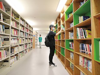 图书馆“泡书”的人流量日益增加
