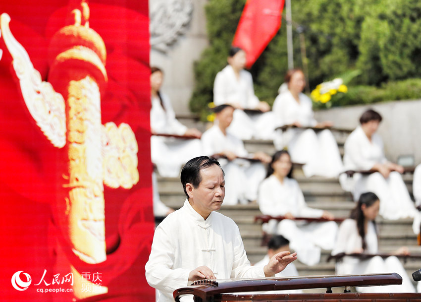 国家级非物质文化传承人、中国古琴学会副会长马维衡表演。罗嘉 摄