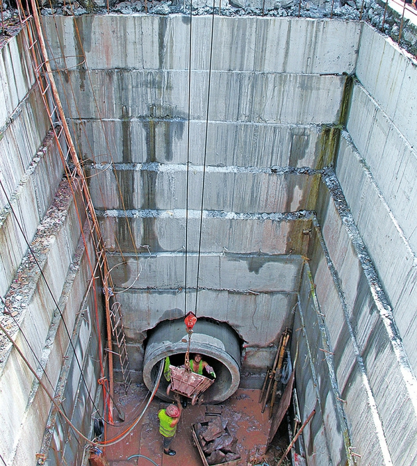 　　双北中路——双龙西路雨污管网建设工程进展顺利，近日已开始管道铺设。作为经开区今年的重点生态环境治理项目，工程预计投资2000万元，建设雨水管道1368米，于今年年底前投入使用。
　　记者犹骥见习记者何柏江摄
