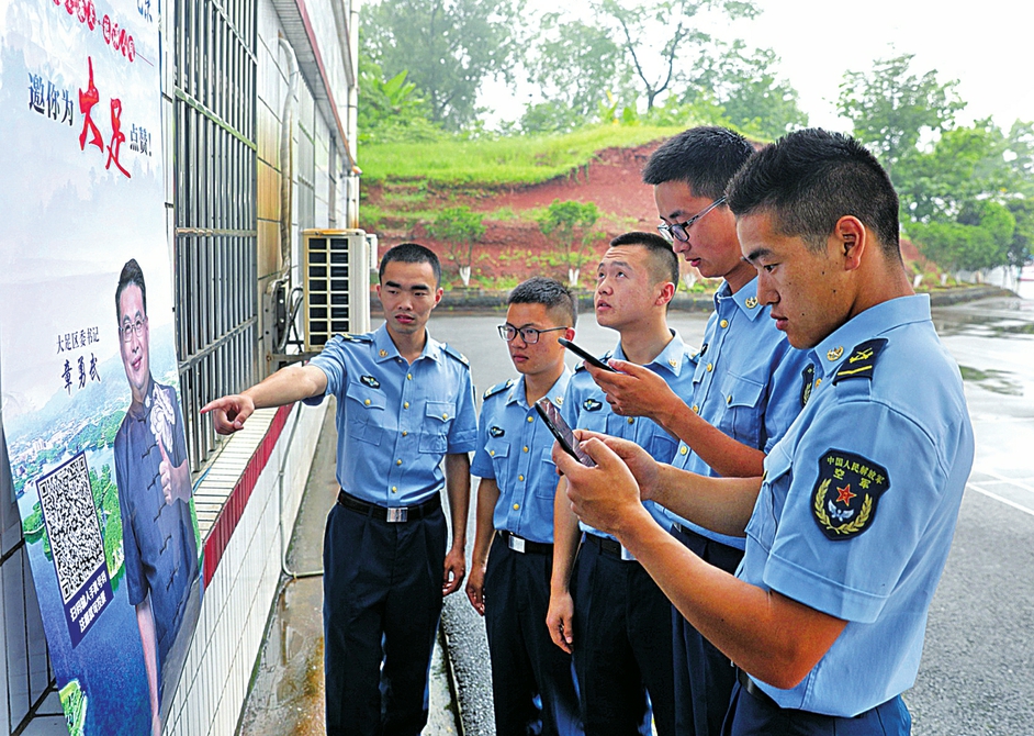 　　“双晒”进入最后冲刺阶段，区退役军人事务局发动驻足官兵积极参与活动，一起品文化魅力，晒颜值、气质，为大足“点赞”。
　　记者黄舒摄
