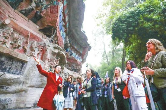 110名国际旅行商“踩线”大足共探文旅合作新机遇