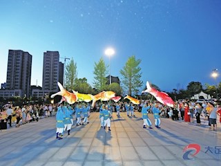 鲤鱼灯舞在香国公园内精彩上演