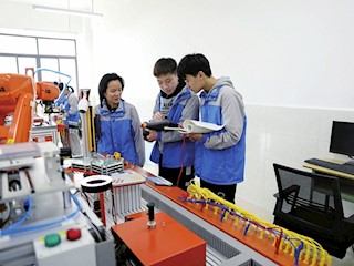 区职教中心实践操作工业机器人应用程序